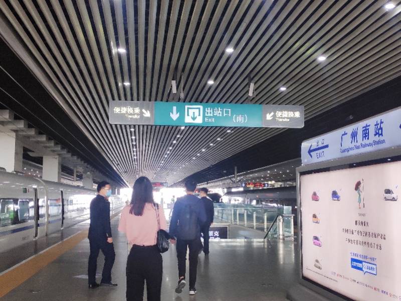 广州南站出站口图片