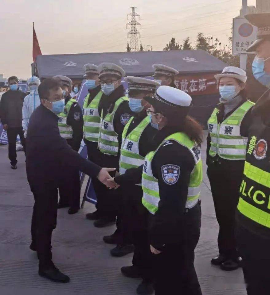 市委常委,副市长王飞节前慰问检查 咸阳北疫情防控点工作