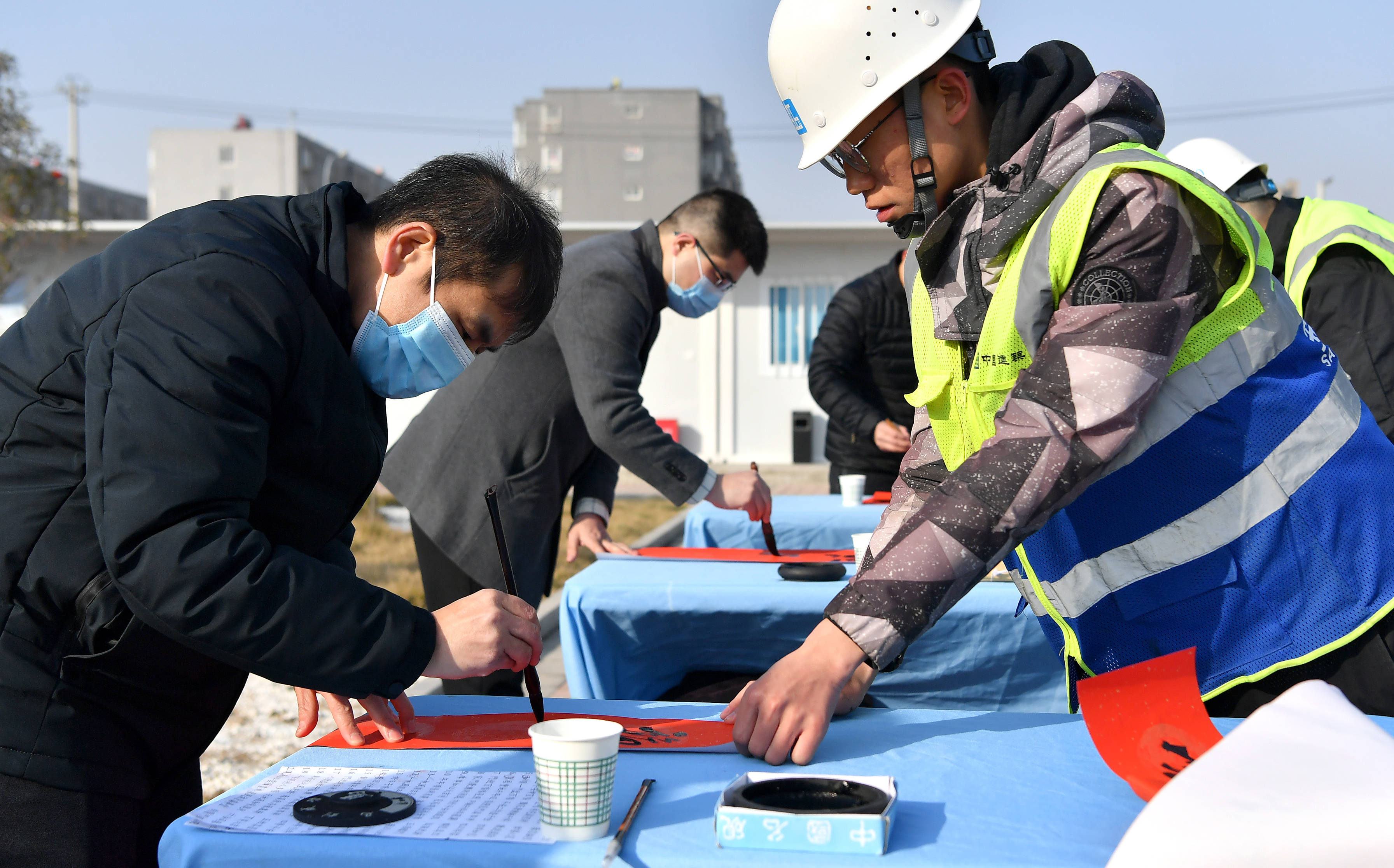 慰问进工地 关爱暖人心