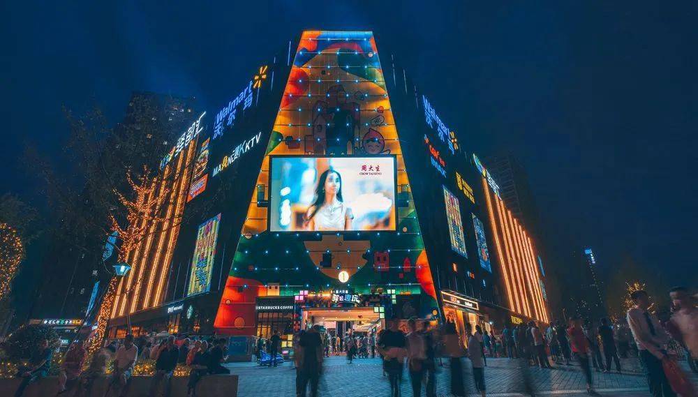 驿都汇位于驿都大道中段与玉龙路交汇处,是距成都龙泉驿区政务中心