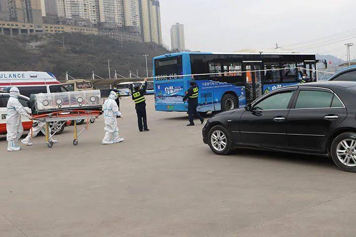 10时乘坐六盘水市交通运输集团贵阳-红果客运车辆至盘州市红果汽车站