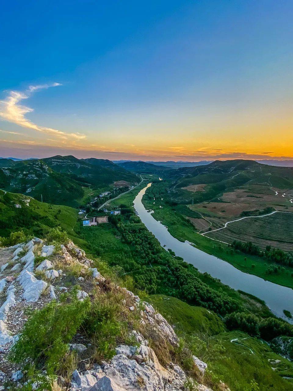 牛河梁人口_牛河梁高铁站图片(3)