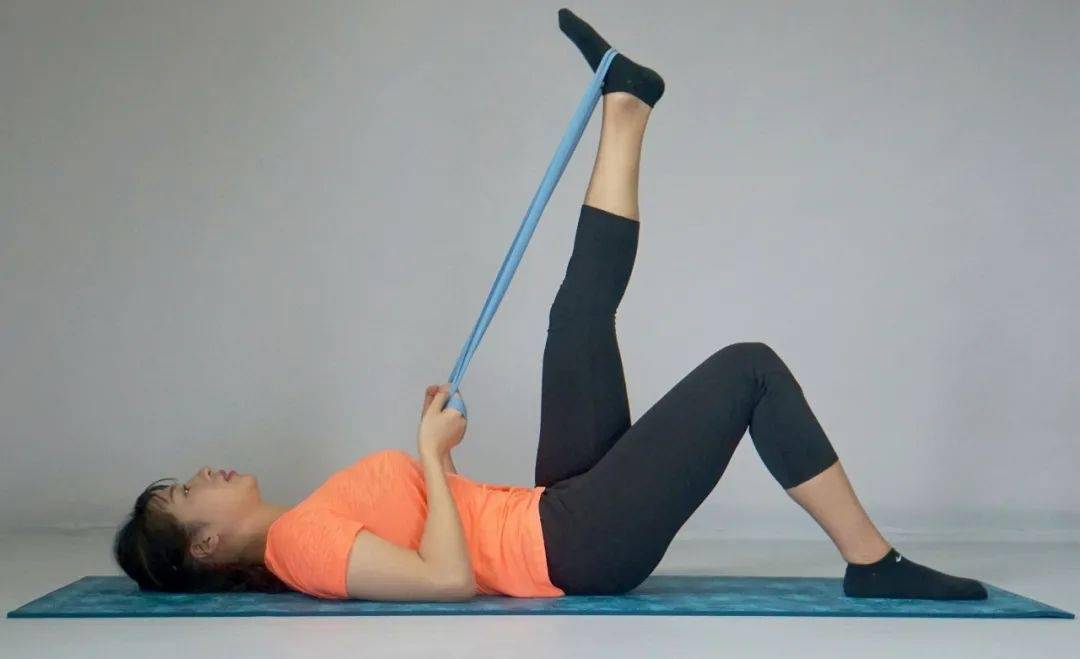 弹力带弹性阻力训练是一种十分特殊的阻力训练,在运用弹力带训练时