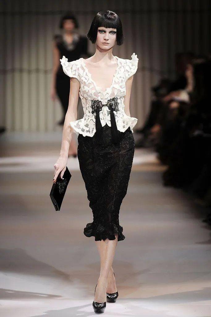 louis vitton 2011春夏系列,小马哥将盘扣更为直白地表达.