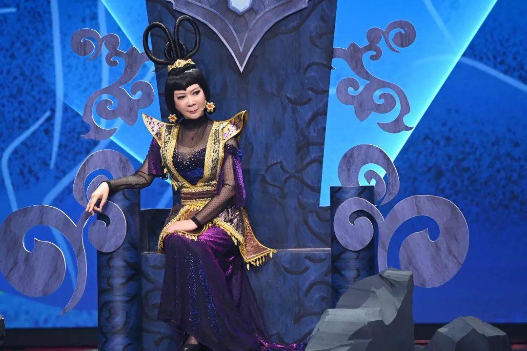 王牌家族特邀了喜剧天团四人组——蔡明,潘长江,王宝强和宋小宝,以及