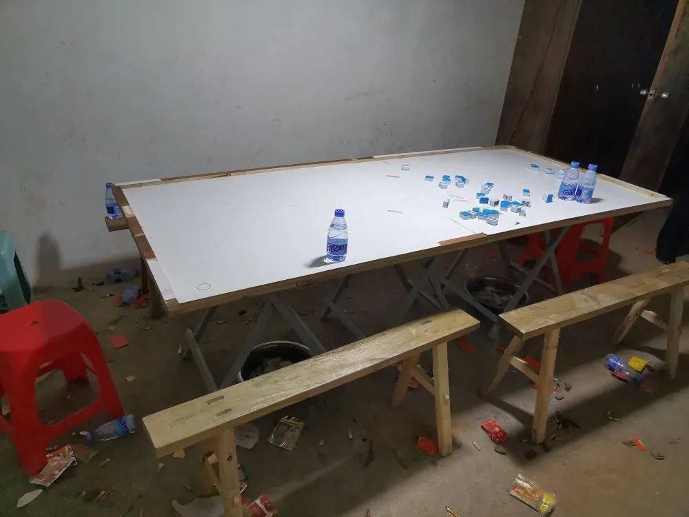 池州查获以"二八杠"方式进行聚众赌博的野外赌窝