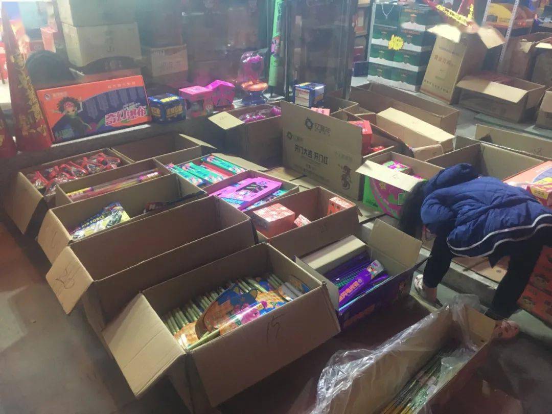 过年玩炮竹视频 00d60a64f5d441689cbf7d1540a4f0c5.jpeg