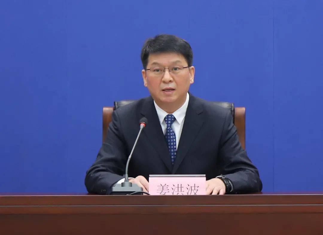 会上,长春市卫健委党组成员,副主任姜洪波通报长春市新冠肺炎疫情情况