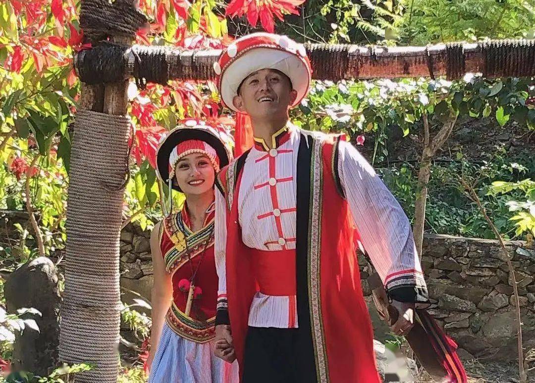 怒族阿哥爱上傈僳阿妹怒江提前送的年夜饭还满意吧内附精彩视频