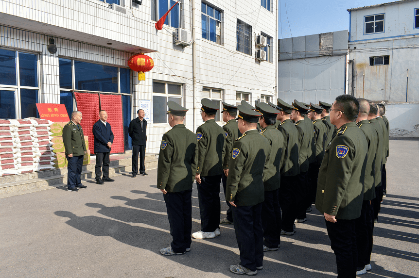市应急管理局赴武警晋城支队市应急救援救护队开展节前慰问