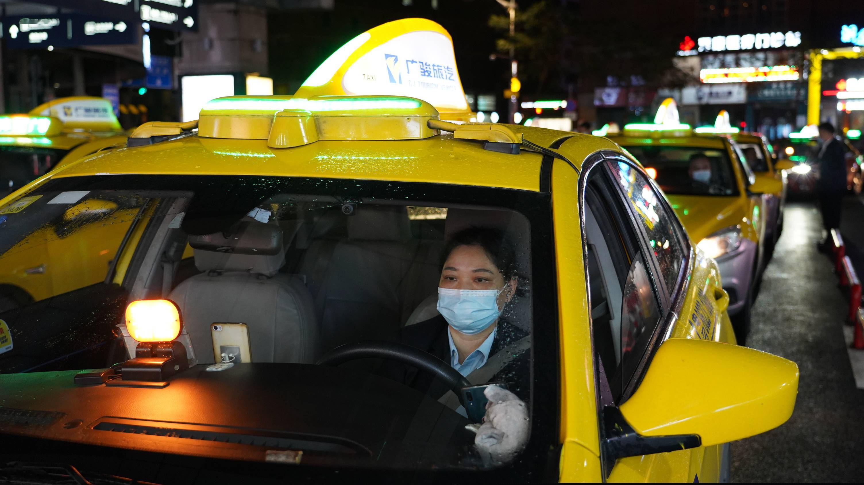 广州出租车服务不打烊让留穗过年的人体验浓浓年味