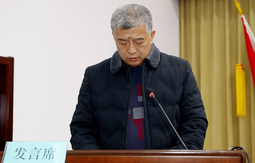 进行工作述职人事科科长尹晓燕 进行工作述职科技和财务科科长程军