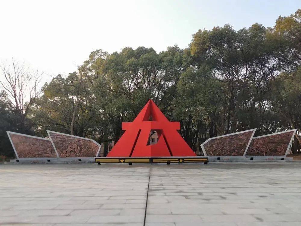 军史长廊开放历史不会忘记