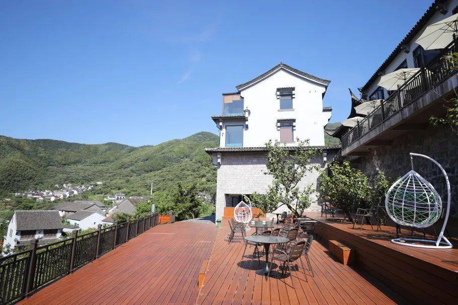 岭南乡党委政府慰问民宿留虞职工_山居