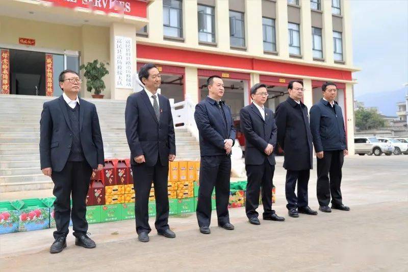 富民县委副书记,县长王磊带队慰问消防指战员