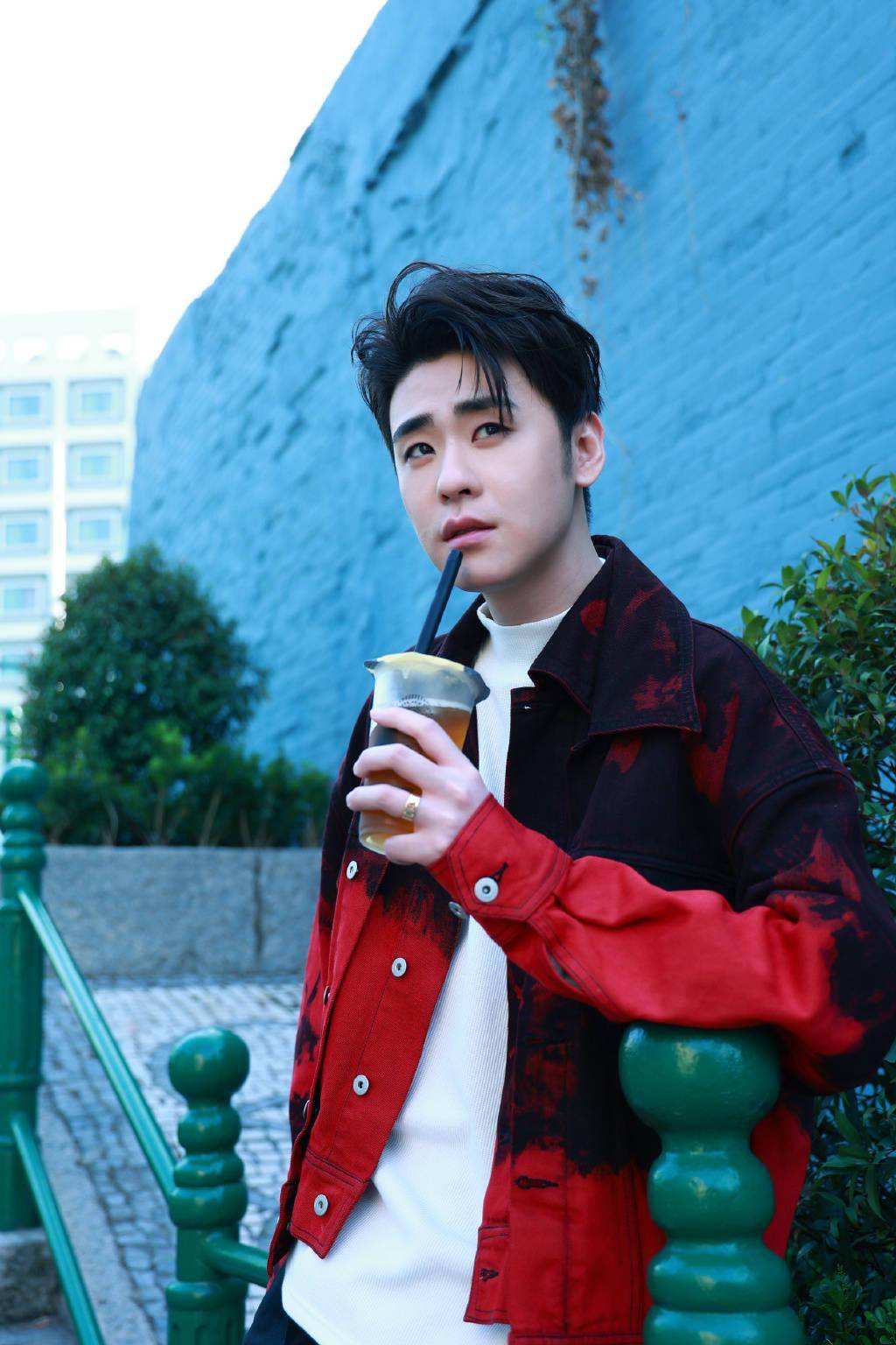 新年第一天当然有福利公开 工作室分享张云雷未公开澳门街拍