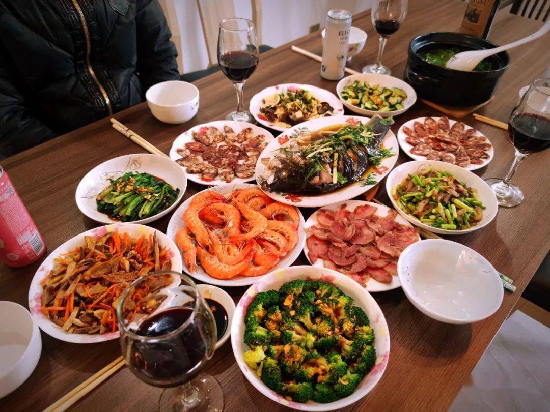 欢乐中江年年夜饭最美不过是团圆此心安处乃吾乡