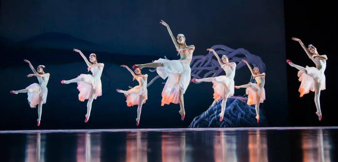 舞蹈视频大全唯美动人 16c9d707defc4bfd90939ef1c13f3fac.jpeg