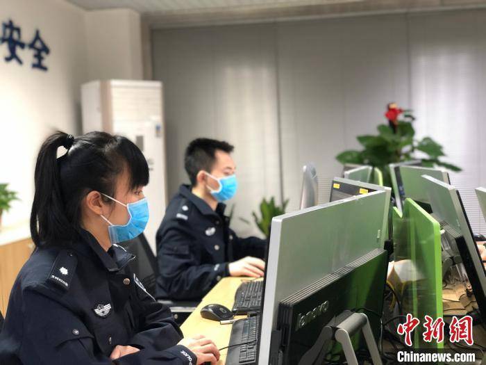 春节期间,网警和平时一样,24小时开展网上巡查执法