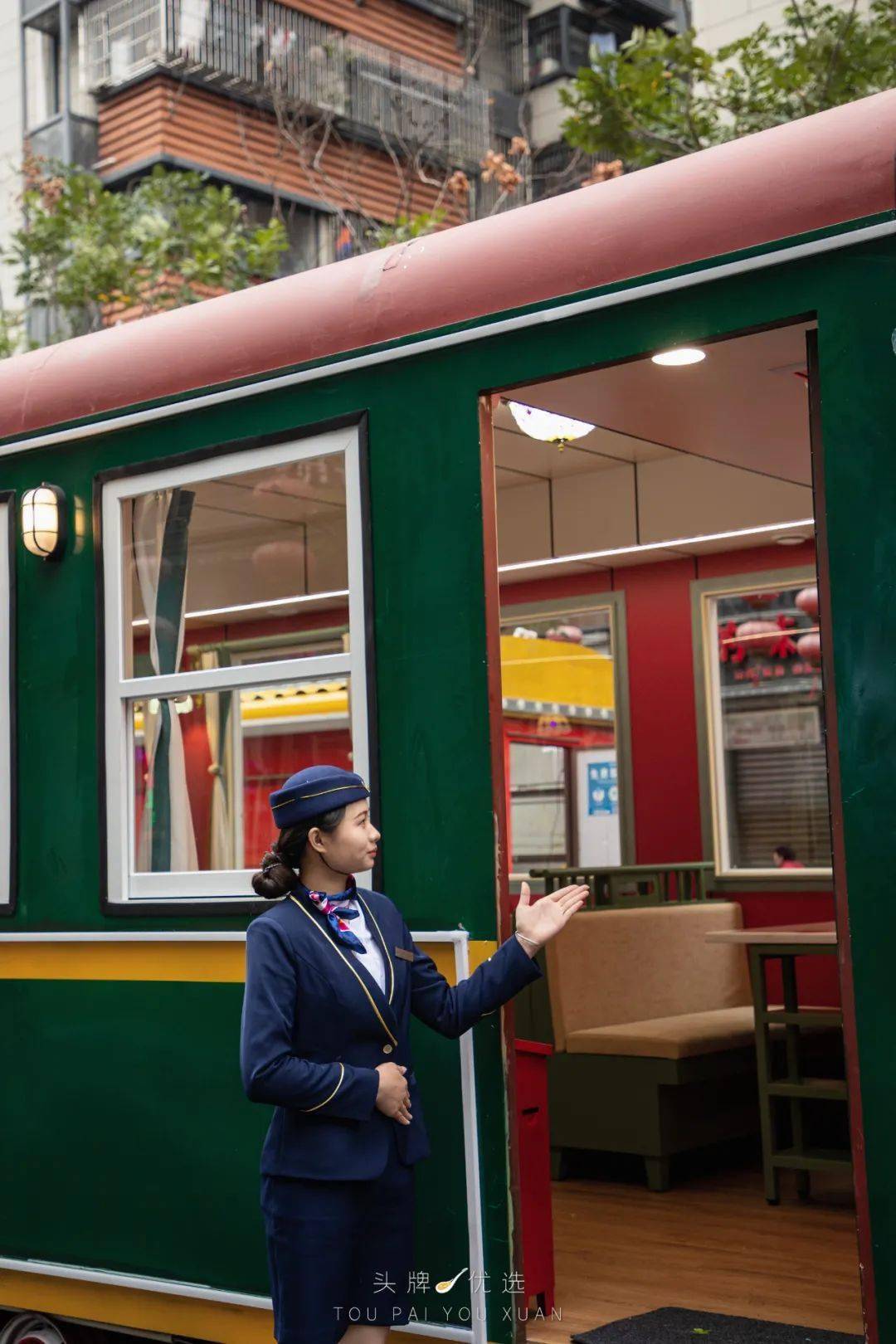 打卡福建第①家綠皮火車餐廳,從達明路開往老成都的復古摩登列車,還不