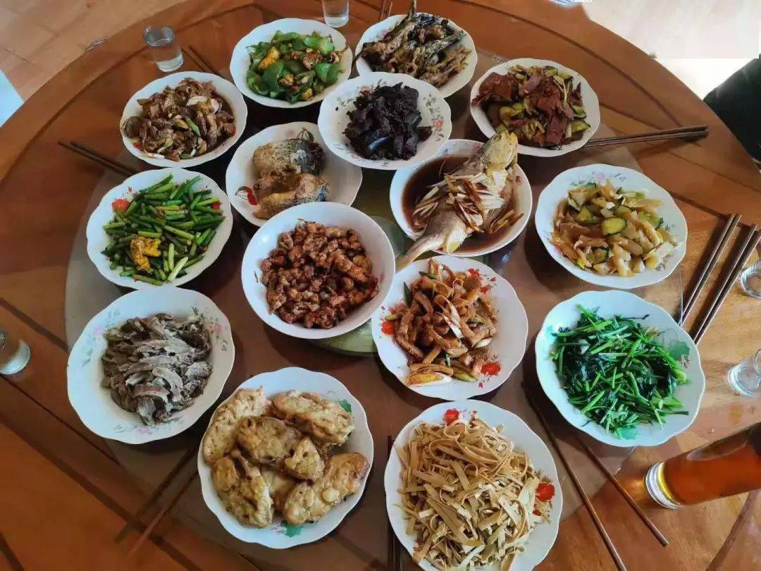 五彩缤纷年夜饭,天南海北山农人!