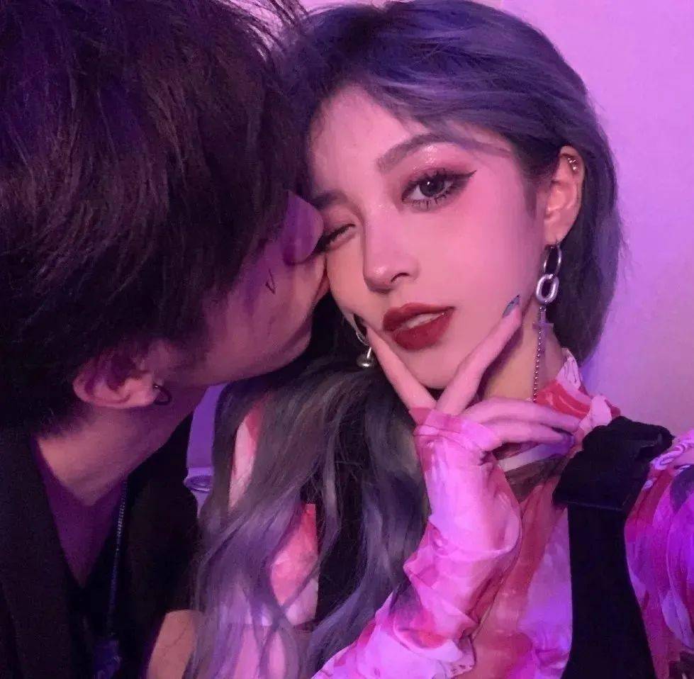 情侣头像恋爱太难了拜个把子吧恋爱太难了拜个把子吧