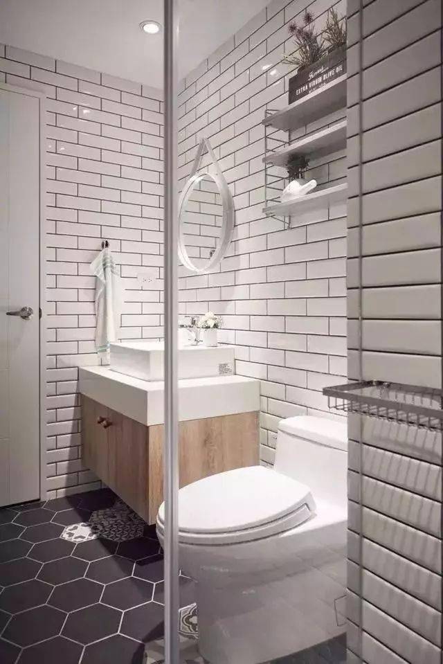 卫生间选择怎样的隔断来做干湿分离更好看看这些