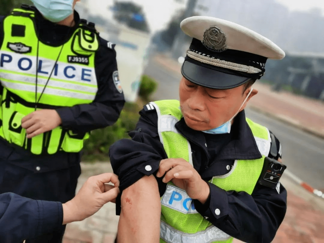 北海一男子强行冲卡致交警受伤把自己送进监所过年