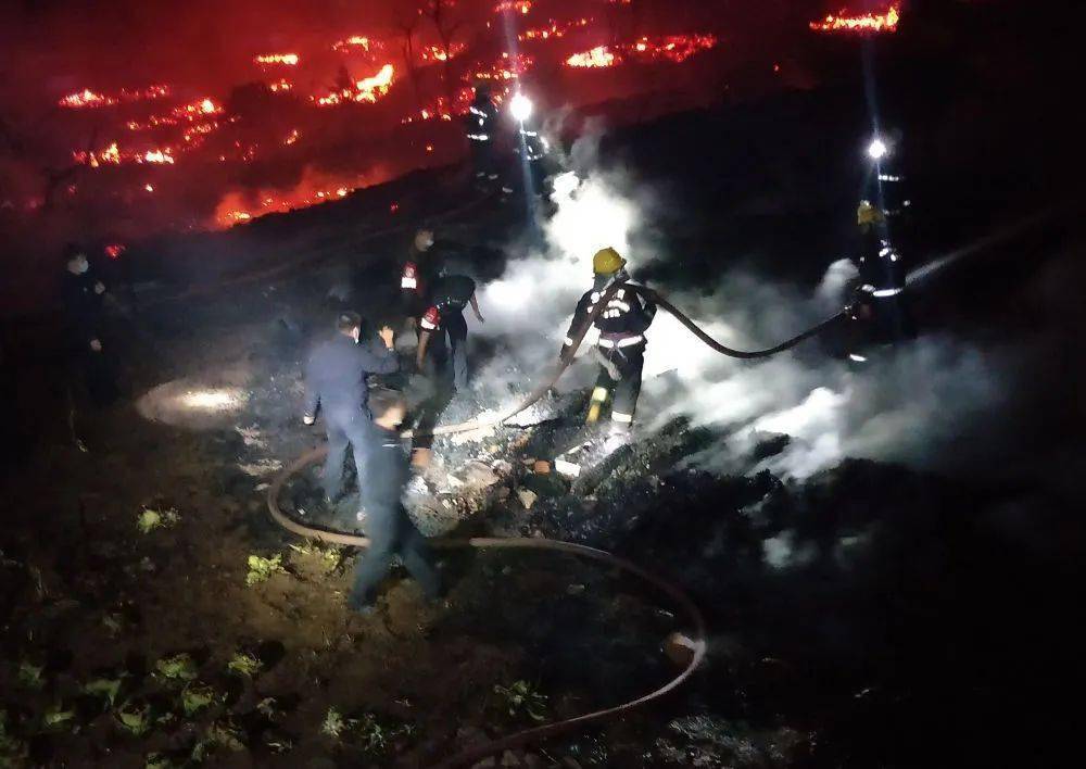 2月15日上午消息,沧源佤族自治县勐角民族乡翁丁村老寨火灾经全力组织