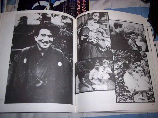 太宰治,原名津岛修治.1909年6月,出生于日本青森县的一个富贵之家.