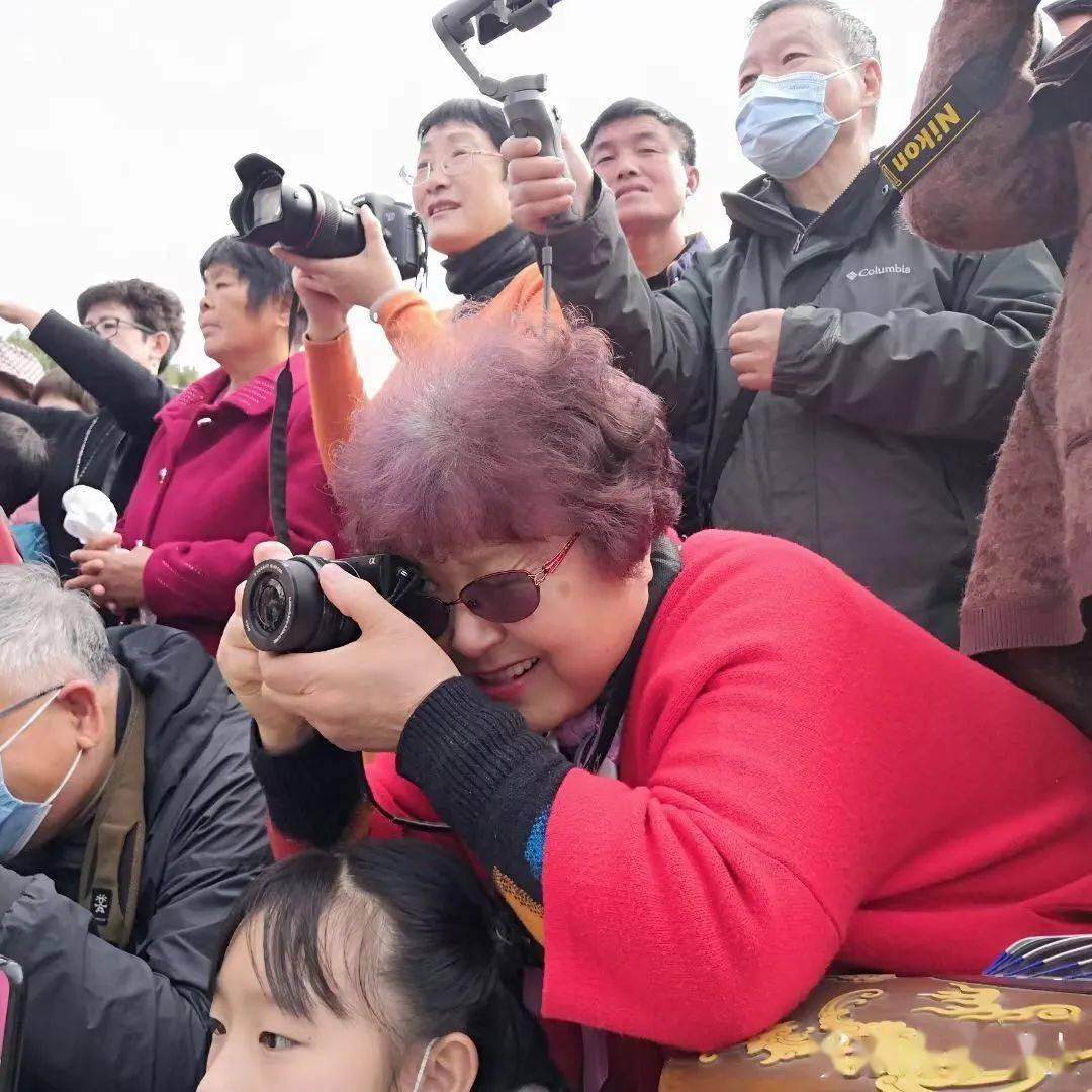 拍年味秀快乐,宁波这支平均年龄70岁的老年拍客团火了_摄影