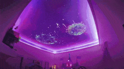 次迪士尼乐园,便开始琢磨把女儿的房间改造成带烟花特效的公主城堡屋