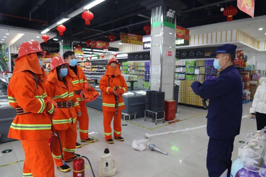 其间,检查人员重点对君品商务酒店,三和超市(景园店