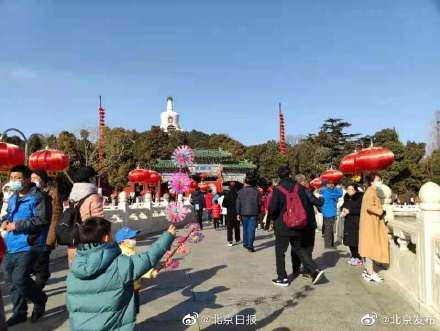 北京公园景区初四迎客69万人次