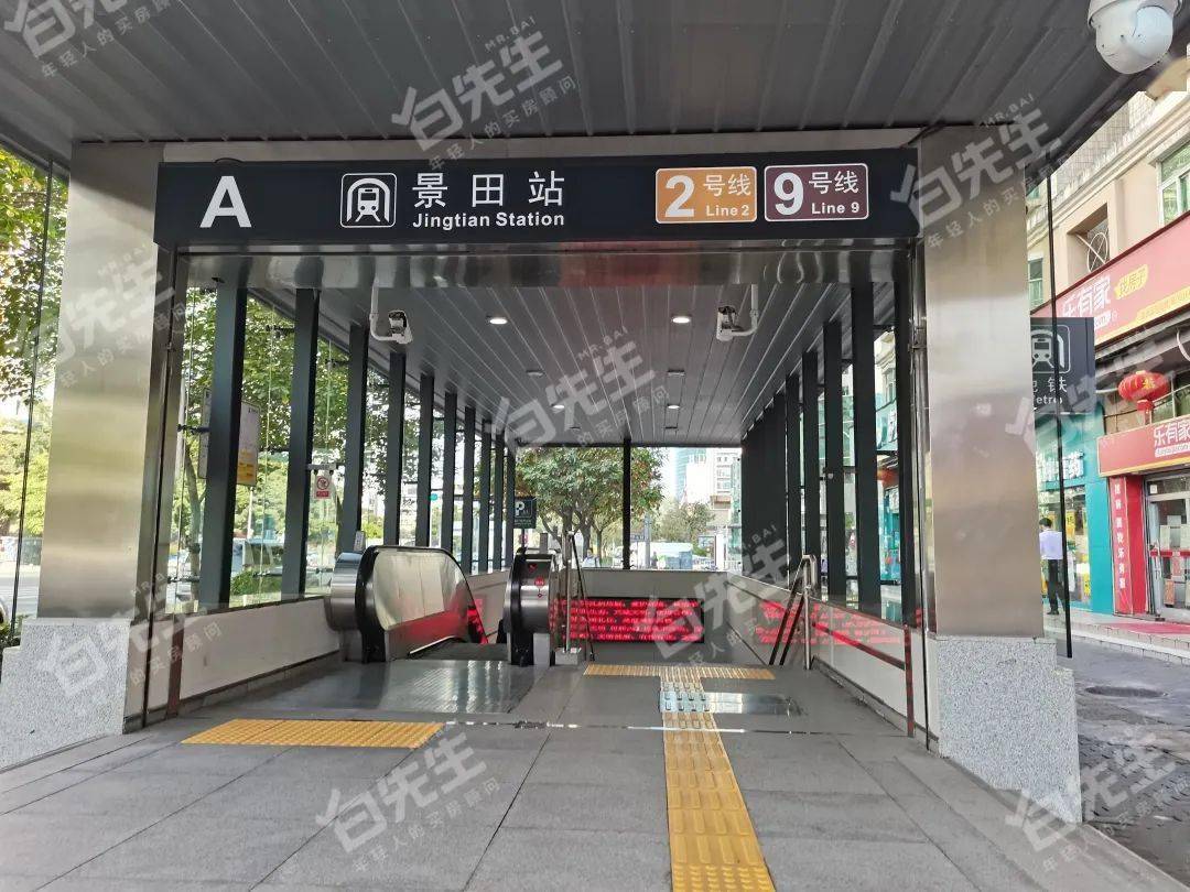 走到这里,距离另一个地铁口景田站近在咫尺,天健天骄夹在双地铁口间