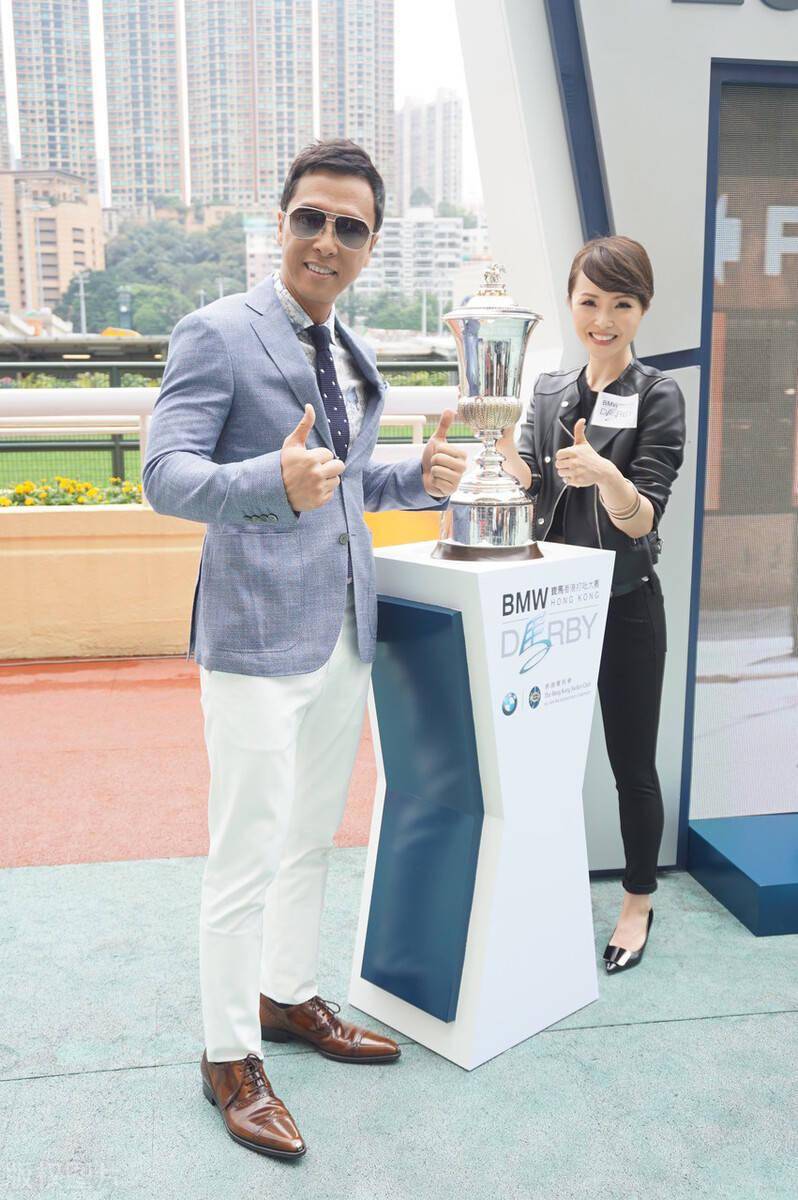 甄子丹的妹妹甄子青,这个气质 太显年轻了