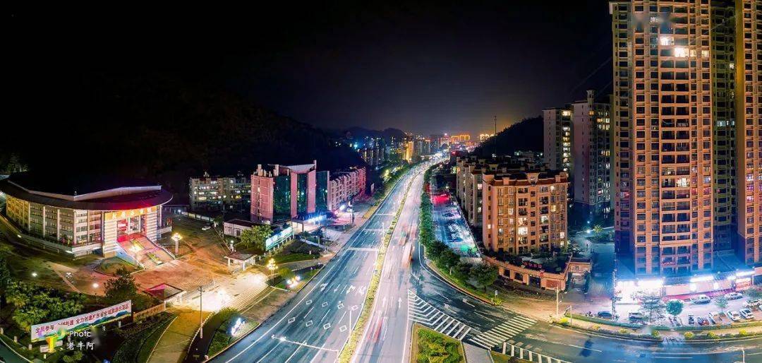 【摄影欣赏】封开县城春天的夜色 @老牛阿杰