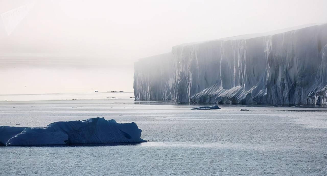 南极布鲁特冰架即将崩裂,北极频现万年前生物,人类需要重视了