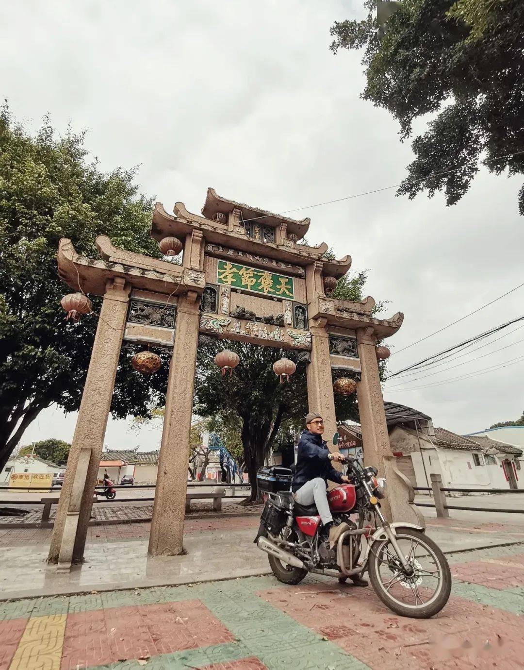 天褒节孝坊,由太卿第穿越而过到辜厝荡秋千步步高,后行龙鹳路过鹳巢到