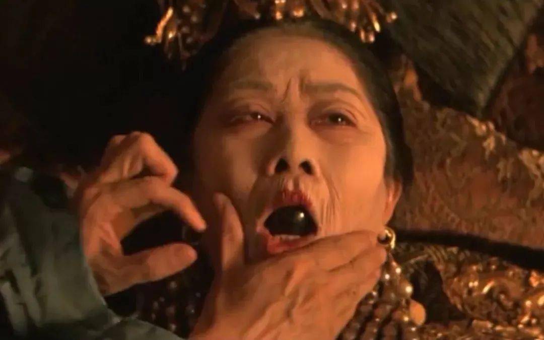 【奇闻轶事】孙殿英进入陵墓后,为何要将乾隆的牙齿全敲掉?