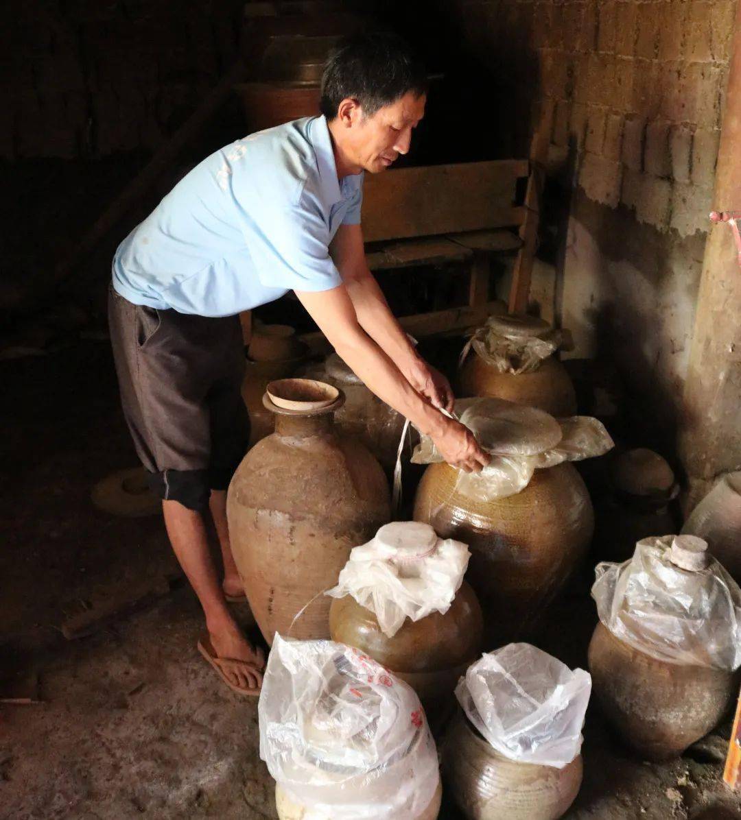 百抖茶小鍋酒咂出哀牢山生活百般滋味