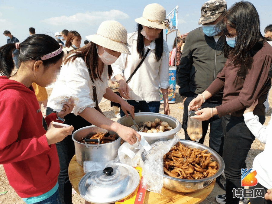 逛嗎?廣西一機場成春節打卡景點,滿山坡地攤生意火爆