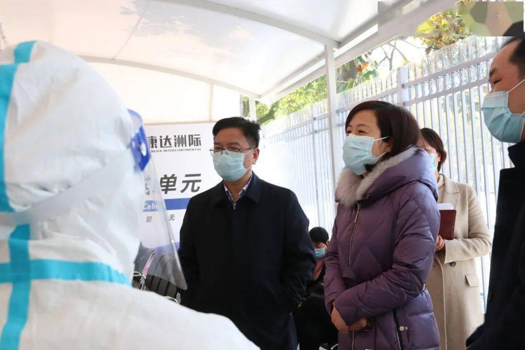 陈彩凤副区长看望慰问一线医护人员