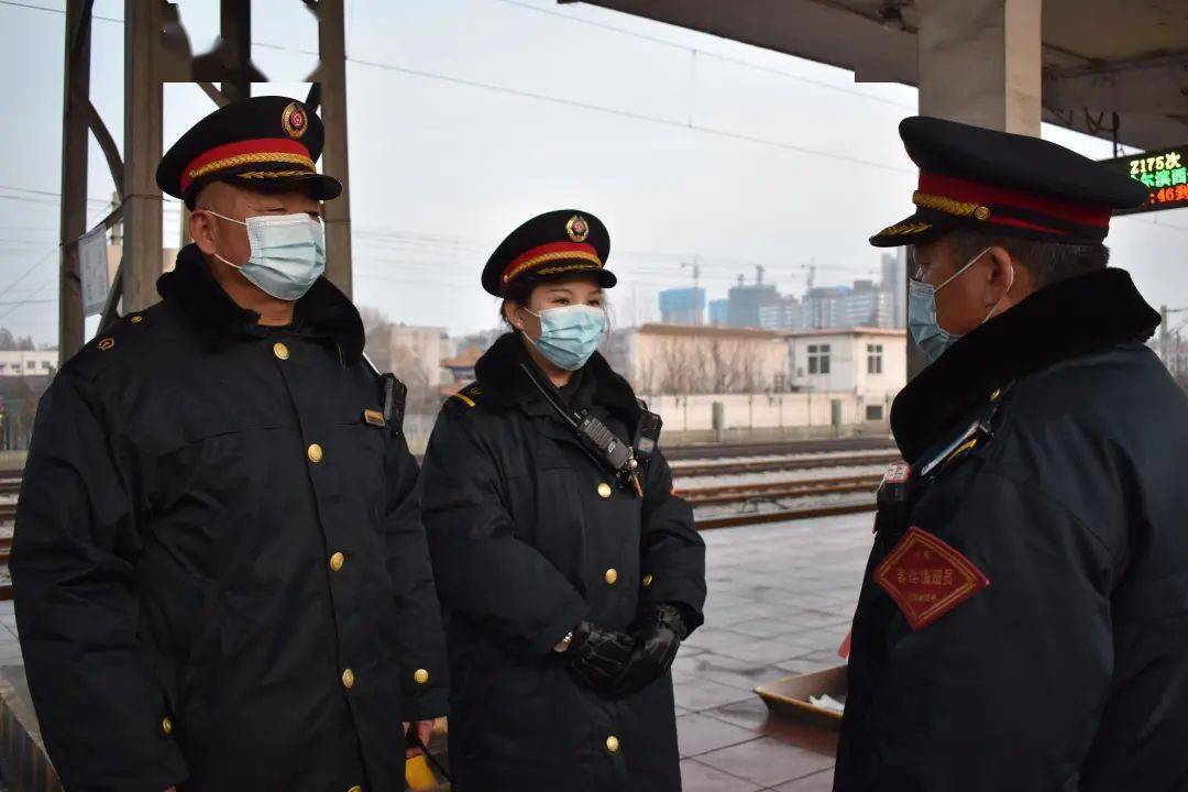 讲赞丨行将退休站好春运最后一班岗