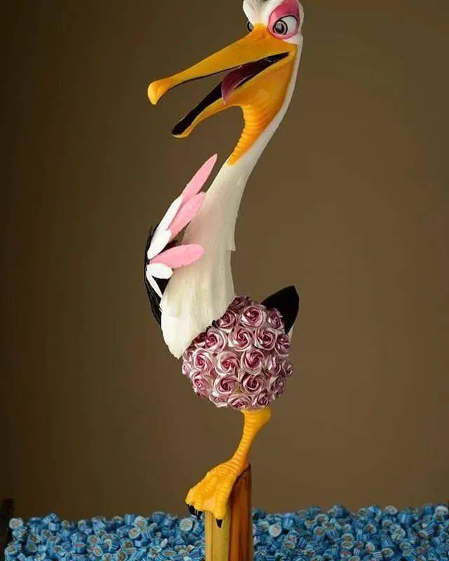 直到遇见了妻子以及有了儿子后,只不过一开始选定的方向并非糖艺,活跃