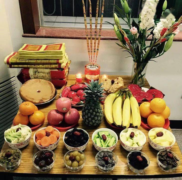 紫菜等等,而其中必须要有的是香菇,有句闽南俗语叫做:"唔菇不成斋