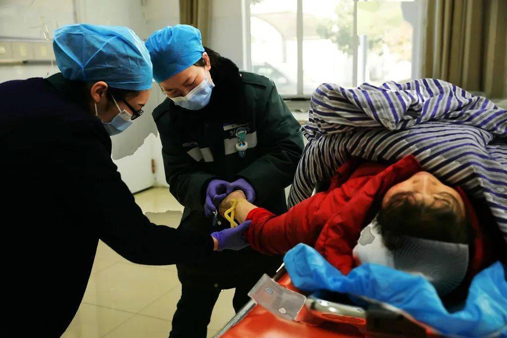 致敬春节战斗在沙洋人民医院120急救中心的医护人员