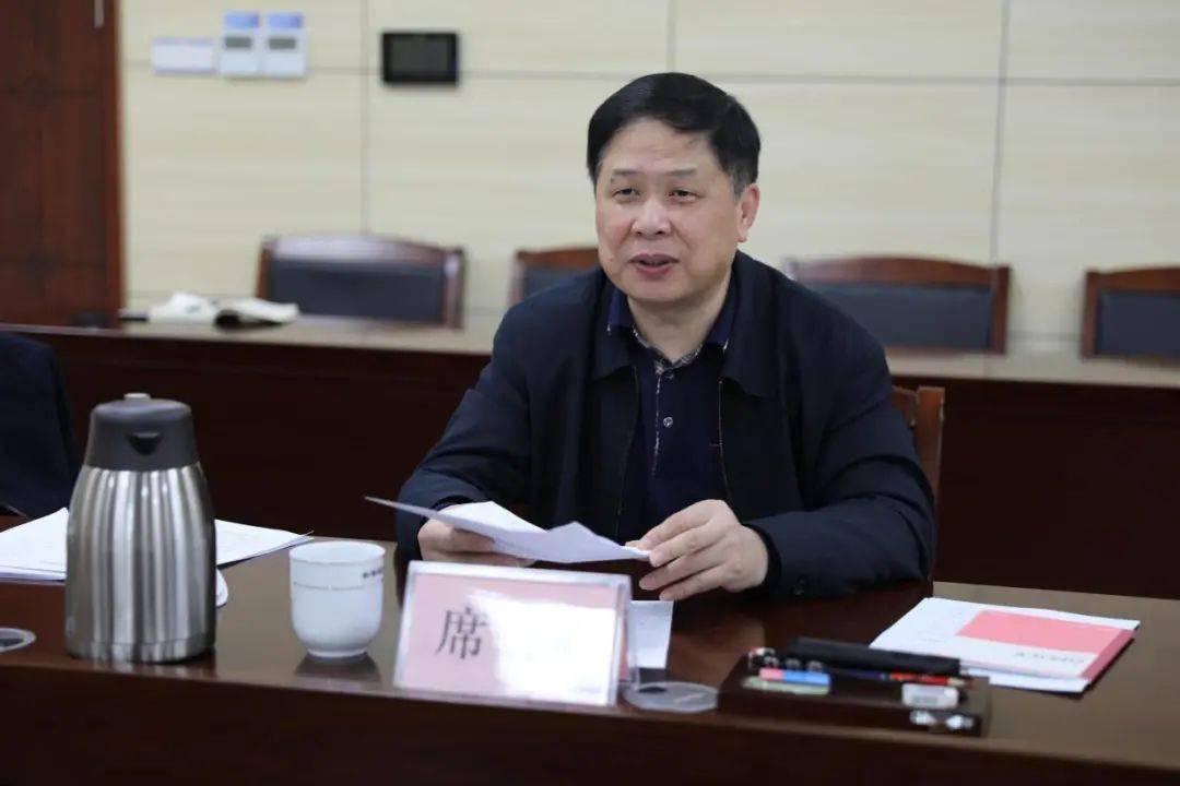 局长席扬与来访的百色市委常委,常务副市长石国怀一行进行座谈