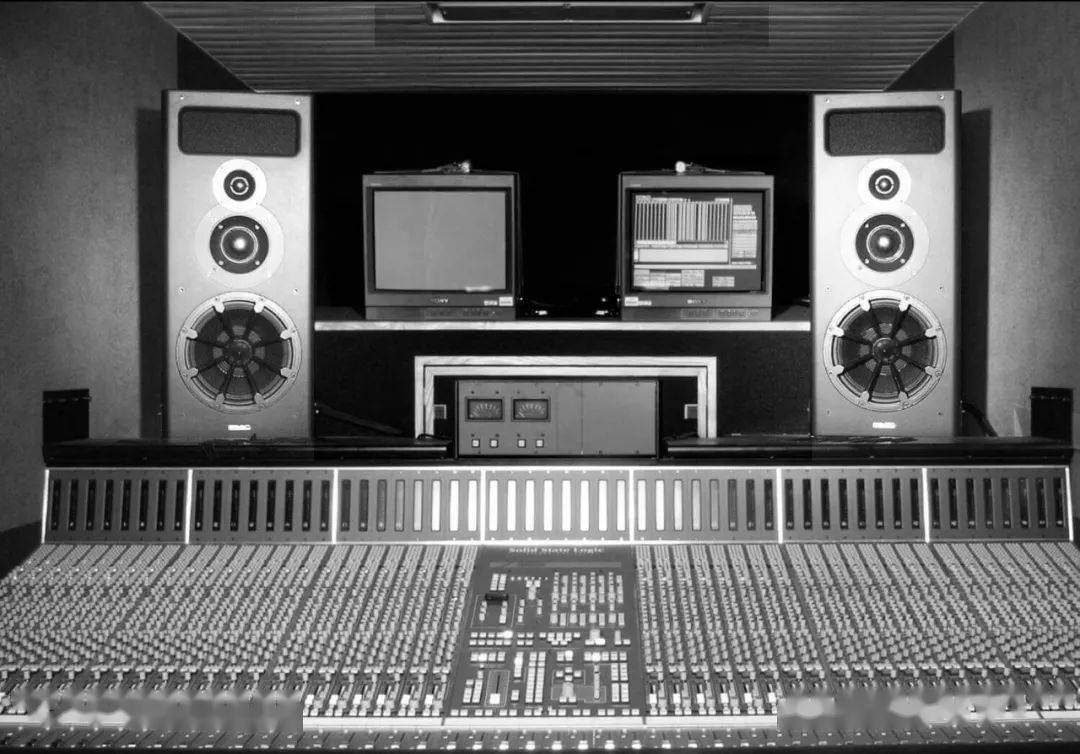 pmc为bbc sound 1室外广播卡车配备了mb2有源监听系统.