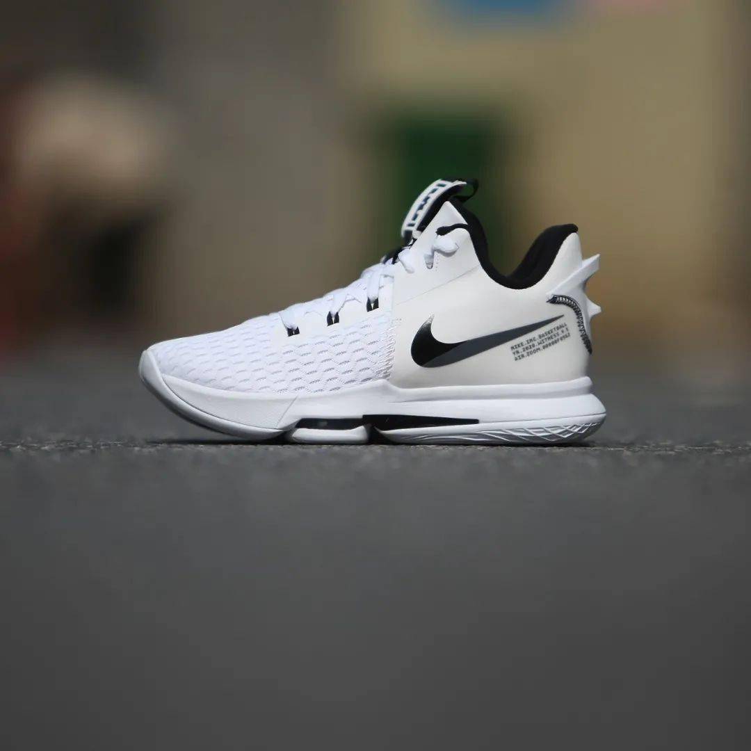xh55限量发售nikelebronwitnessvepwhiteblack